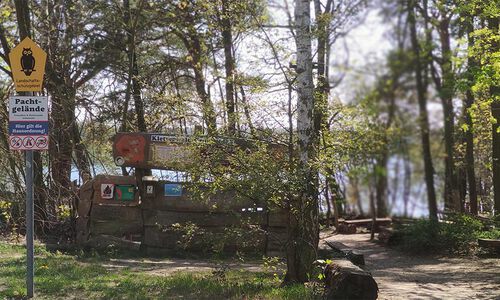 Eingang zum Kletterwald mit Blick zum Werlsee